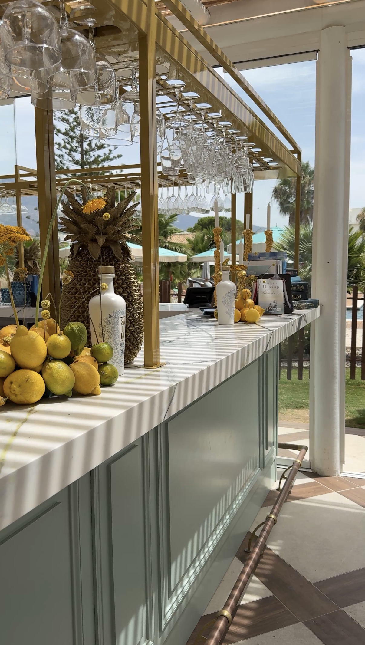 SALINE Mediterranean bar